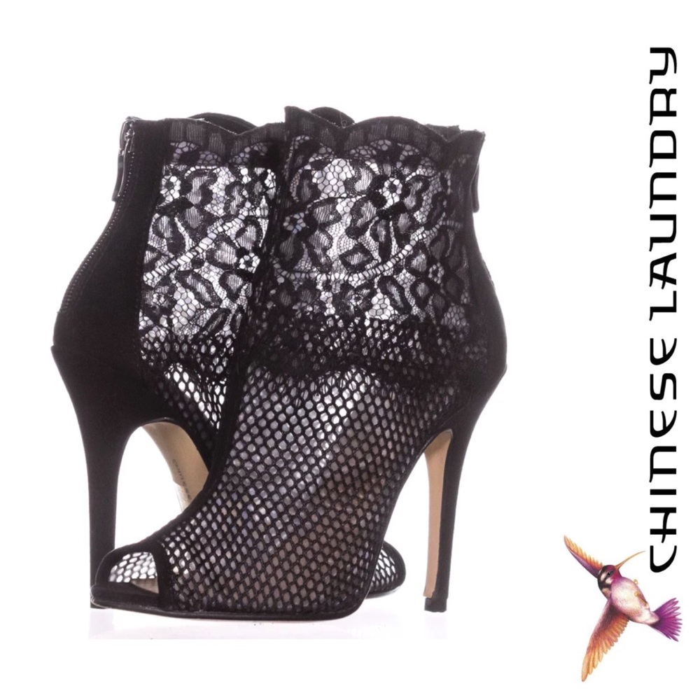 NWOT Chinese Laundry Lace Booties